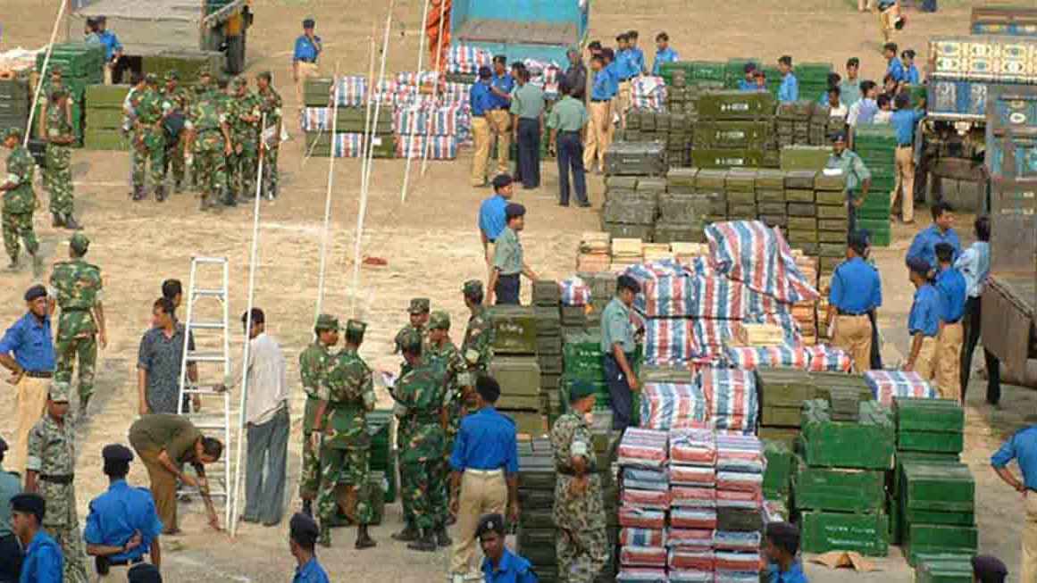 ১০ ট্রাক অস্ত্র মামলায় আসামিপক্ষে যুক্তিতর্ক উপস্থাপন শুরু